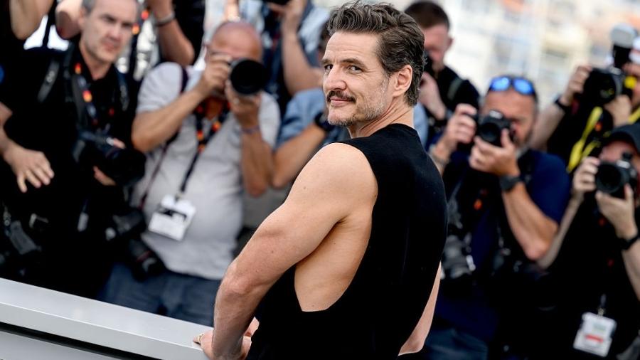 Pedro Pascal de regata em Cannes Pedro Pascal de regata em Cannes