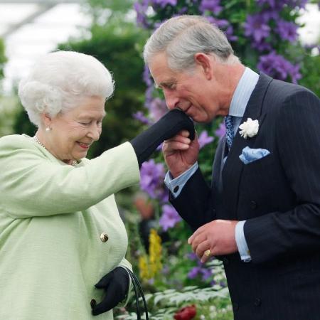 Rei Charles passará o aniversário da morte da mãe em 'contemplação'