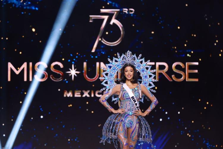 Luana Cavalcante durante o desfile do traje típico no Miss Universo 2024