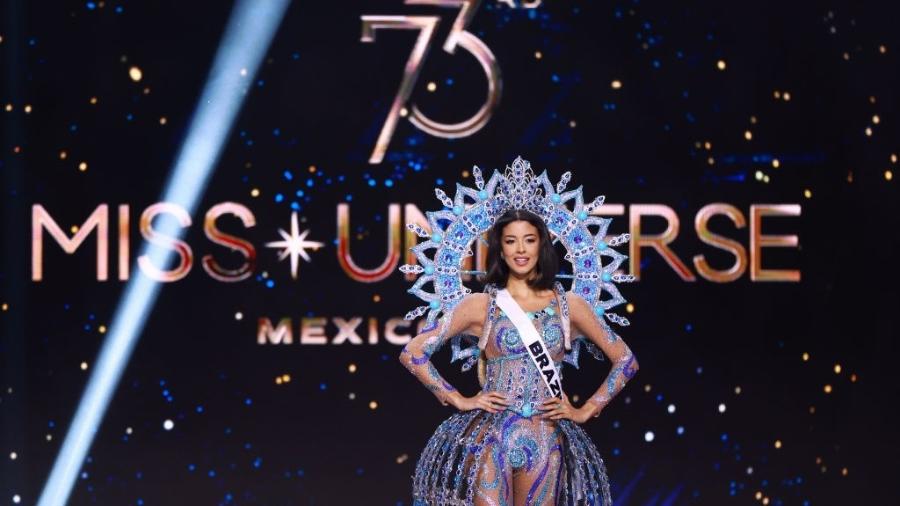 Luana Cavalcante durante o desfile do traje típico no Miss Universo 2024 - Hector Vivas/Getty Images