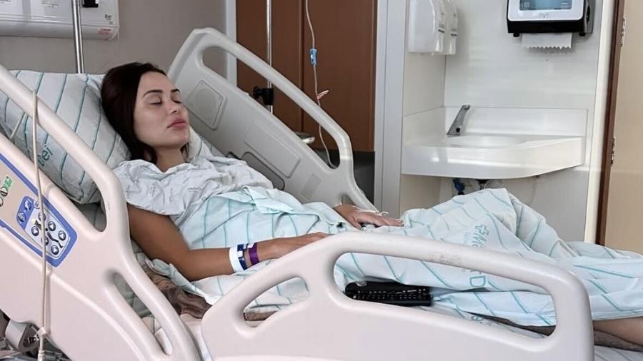 Letícia Santiago publicou foto em cama de hospital de Belo Horizonte