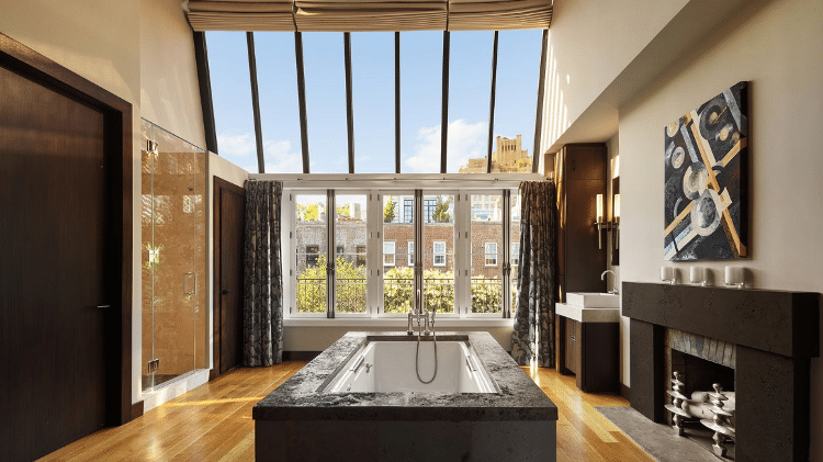 Banheira da casa que Gisele Bündchen colocou à venda Banheira da casa que Gisele Bündchen colocou à venda