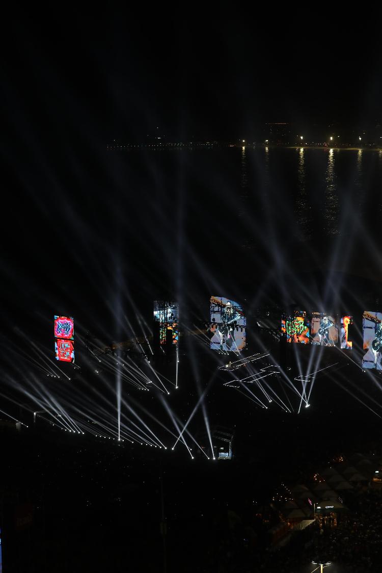 Jogo de luzes também é parte do show de Madonna no Rio