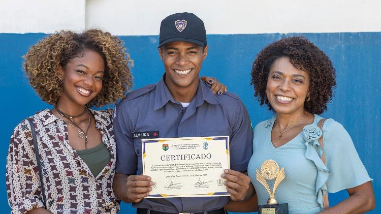 Dara (Cecília Chancez), Marlon (Humberto Morais) e Jussara (Vilma Melo) em 'Dona de Mim' Dara (Cecília Chancez), Marlon (Humberto Morais) e Jussara (Vilma Melo) em 'Dona de Mim'