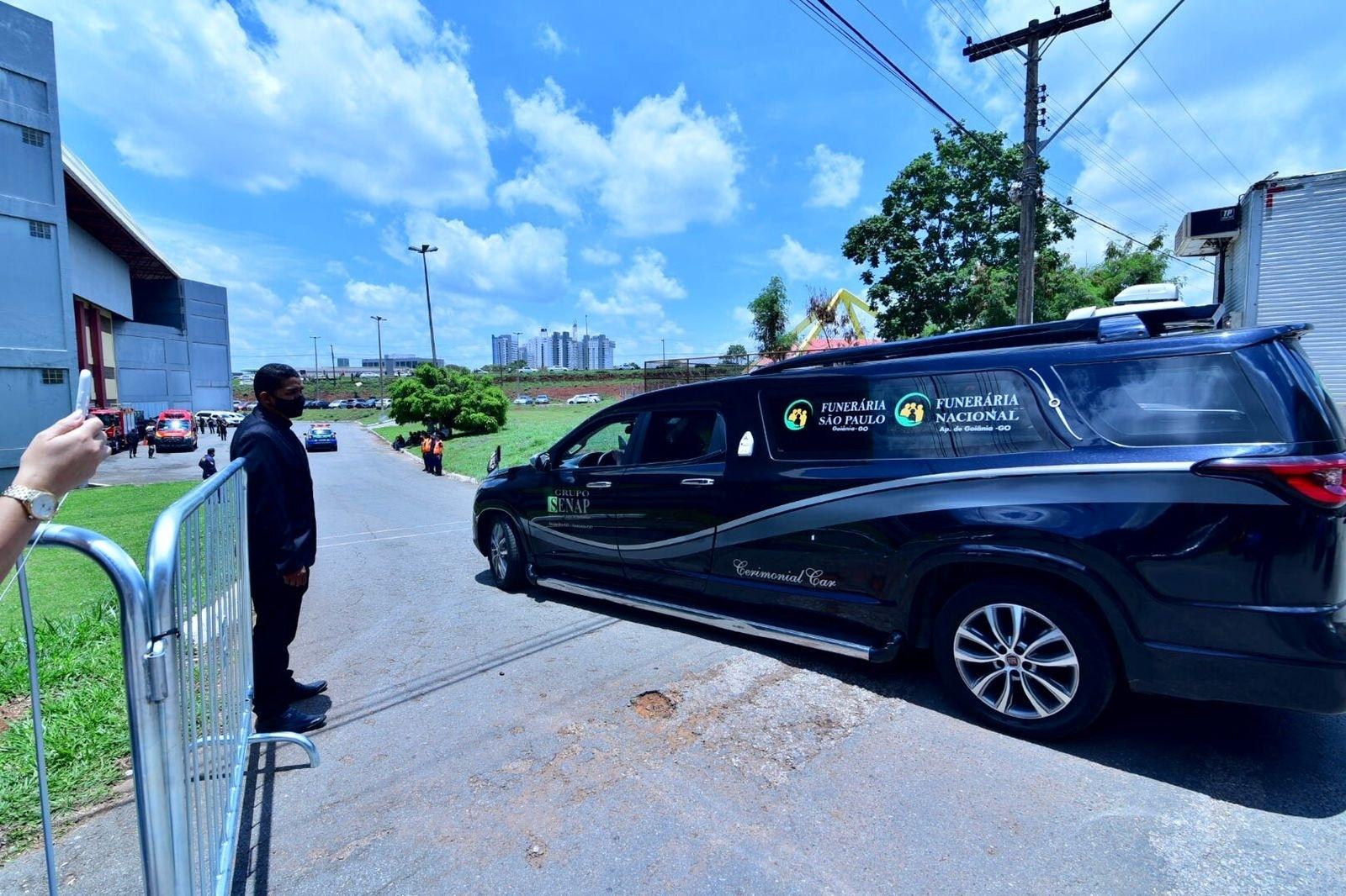 Carro funerário chega à Goiânia Arena - Cristiano Borges e Júnior Guimarães/AgNews