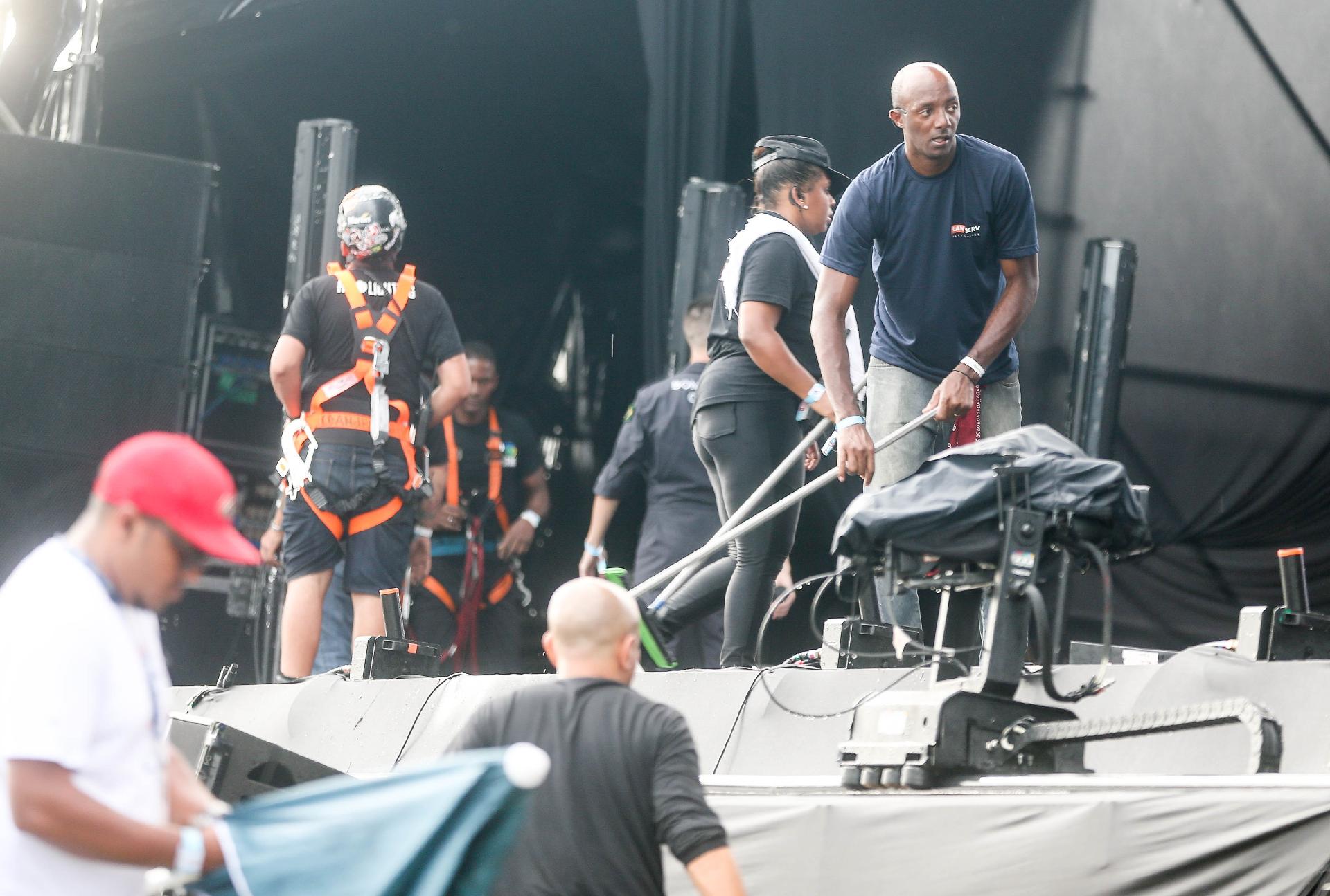 A chuva forte que caiu no Autódromo de Interlagos interrompeu o festival por aproximadamente 1 hora - Rubens Cavallari/Folhapress