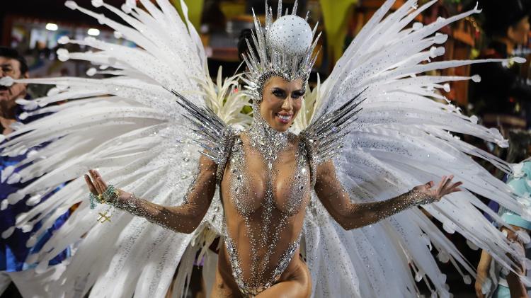 Desfile da Porto da Pedra na primeira noite de carnaval no sambódromo da Marquês de Sapucaí