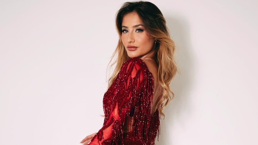 Bruna Griphao mostra vestido para ir a ensaio do Salgueiro Bruna Griphao mostra vestido para ir a ensaio do Salgueiro