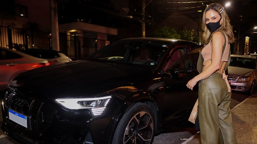 Claudia Leite posou ao lado do modelo Audi e-tron 2021 - Manuela Scarpa e Marcos Ribas/Brazil News
