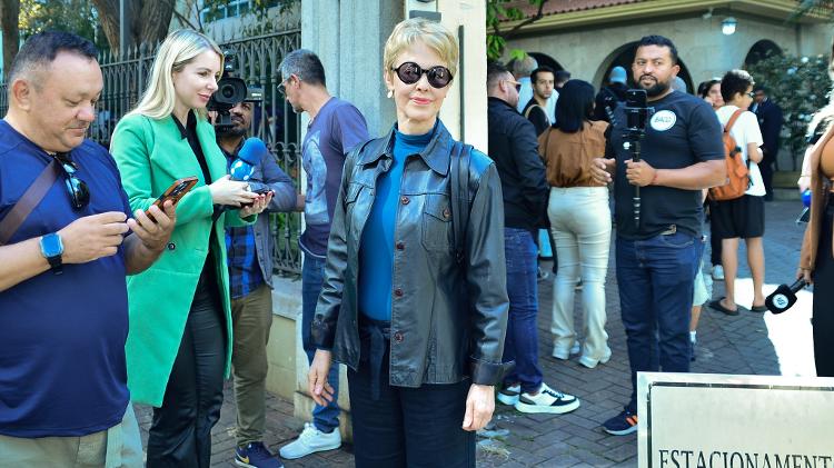 Atriz Aldine Muller no velório de Francisco Cuoco Atriz Aldine Muller no velório de Francisco Cuoco
