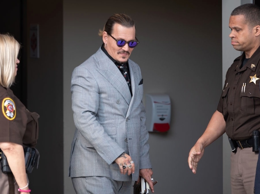 Johnny Depp desabafa em julgamento: 'Ela me tirou nada menos que tudo