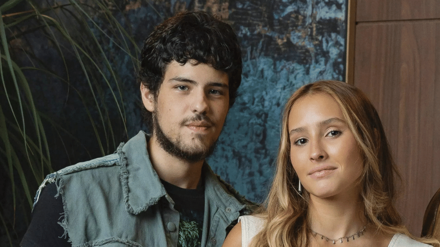 Tomás (Paulo Mendes) e Bruna (Duda Batsow) em 'Mania de Você'