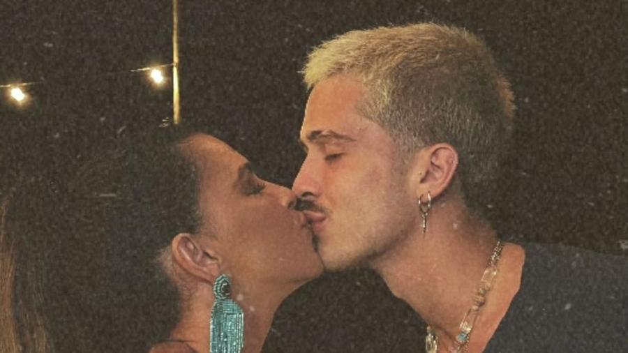 Mariana Rios e João Guilherme se beijam em Fernando de Noronha - Reprodução/Instagram
