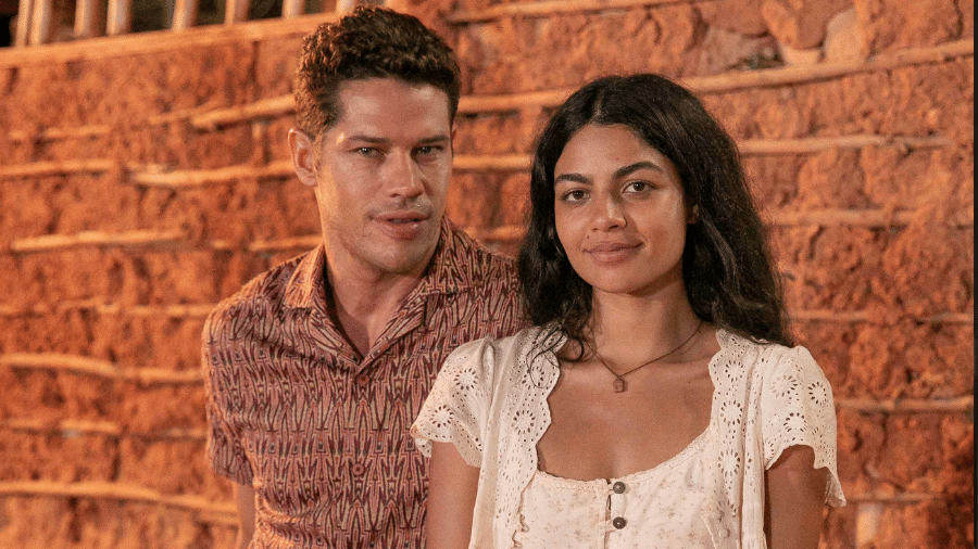 Marcelo Gouveia (José Loreto) e Quinota (Larissa Bocchino) em "No Rancho Fundo" - Manoella Mello/Globo