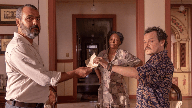 José Inocêncio (Marcos Palmeira), Inácia (Edvana Carvalho) e Norberto (Matheus Nachtergaele) em 'Renascer'