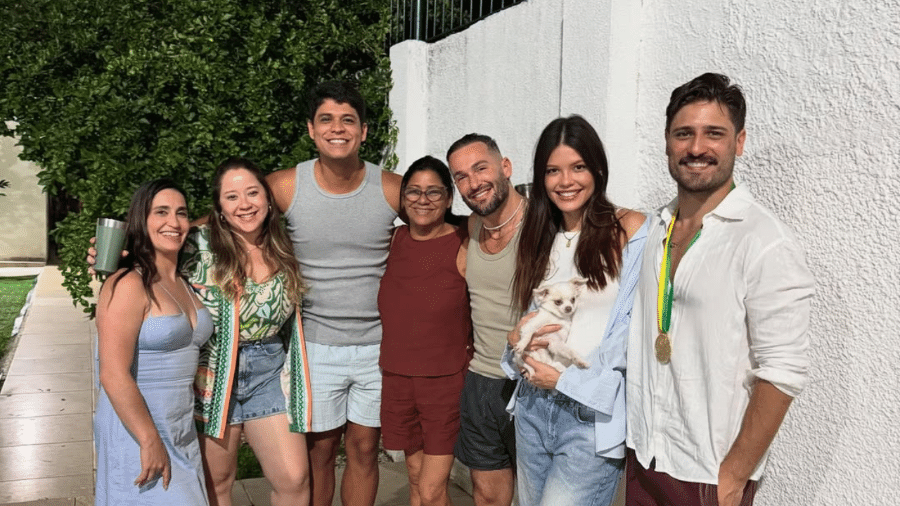 Brothes do quarto 'Anos 50' se reencontram Brothes do quarto 'Anos 50' se reencontram