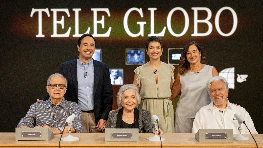 Globo Repórter reconstitui estúdio do primeiro telejornal da TV Globo e leva pioneiros para programa especial pelos 60 anos da emissora Globo Repórter reconstitui estúdio do primeiro telejornal da TV Globo e leva pioneiros para programa especial pelos 60 anos da emissora
