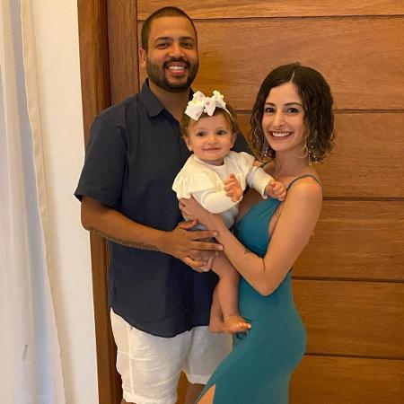 Projota com a esposa, Tamy Contro, e a filha, Marieva, de 1 ano; influenciadora contou que pleiteou vaga em reality de Anitta - Reprodução/Instagram
