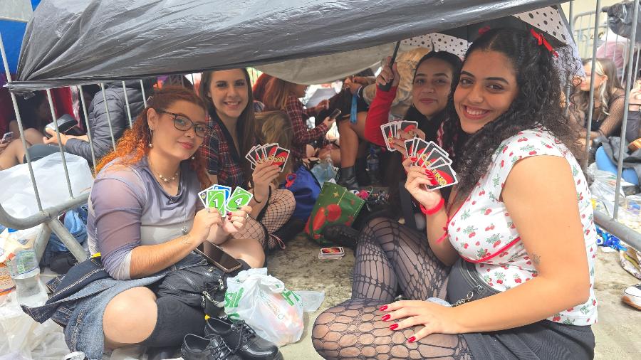 Rafaela Thomaz, 29; Joana Maielli, 24; Deborah Luiz, 21; e Ana Júlia Brito, 22, em mini acampamento o MorumBis Rafaela Thomaz, 29; Joana Maielli, 24; Deborah Luiz, 21; e Ana Júlia Brito, 22, em mini acampamento o MorumBis