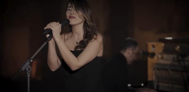 Cantora iraniana é condenada a 74 chibatadas por não usar hijab em live
