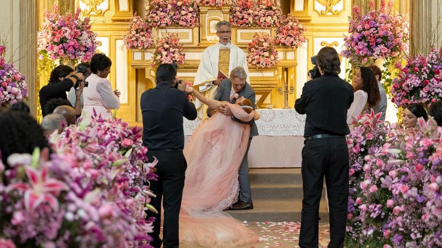 O casamento de Laudelino (Herson Capri) e Aldeíde (Karine Teles) em 'Vale Tudo' O casamento de Laudelino (Herson Capri) e Aldeíde (Karine Teles) em 'Vale Tudo'