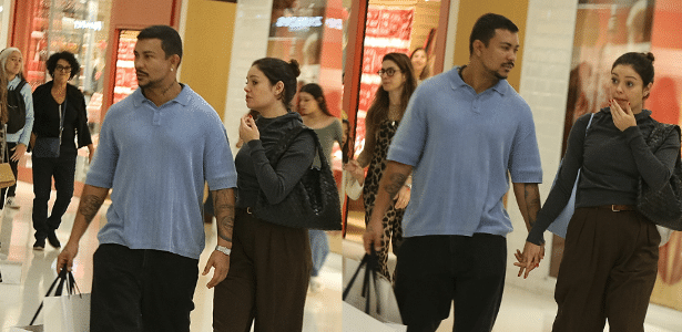 Sophie Charlotte e Xamã são vistos de mãos dadas em shopping no Rio