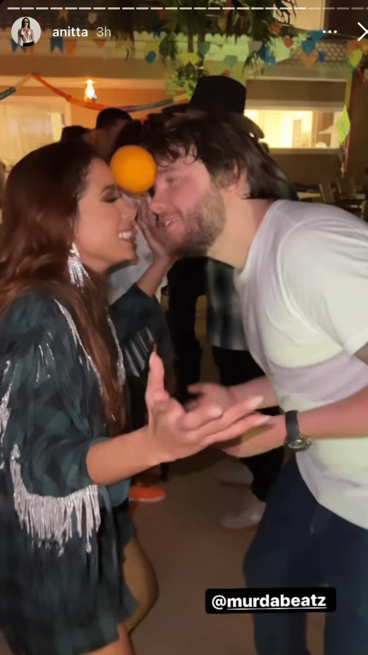 Anitta e Murda Beatz na festa junina da cantora - Reprodução/Instagram - Reprodução/Instagram