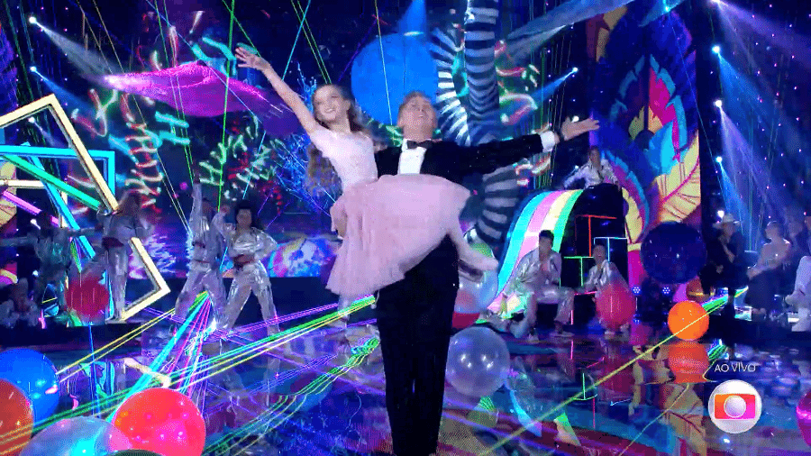 Luciano Huck dança com sua filha, Eva, na final da "Dança dos Famosos 2022" - Reprodução/Globoplay