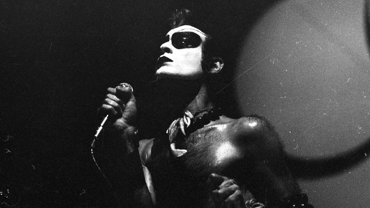 Ney Matogrosso, durante show do grupo Secos & Molhados no Teatro Itália