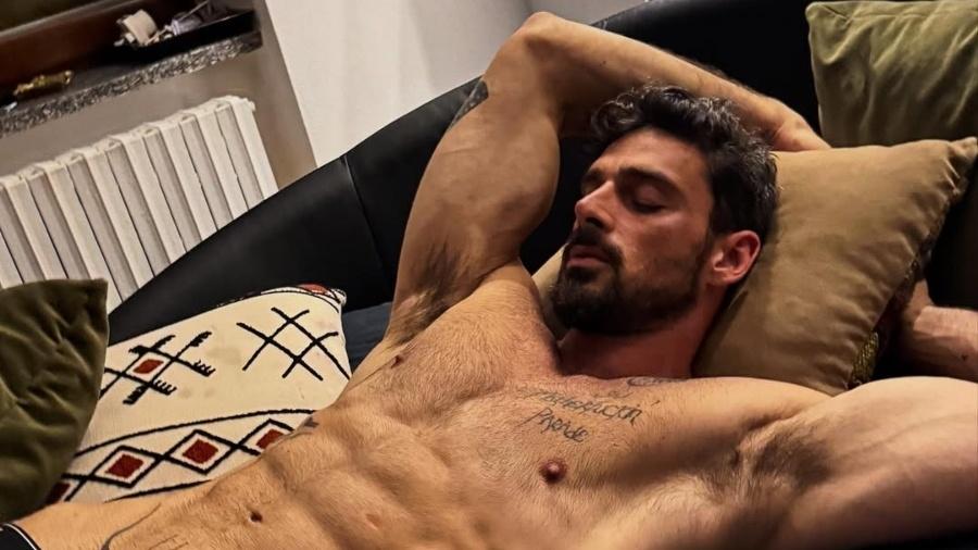 Michele Morrone exibe nova tatuagem em região íntima - Reprodução/Instagram