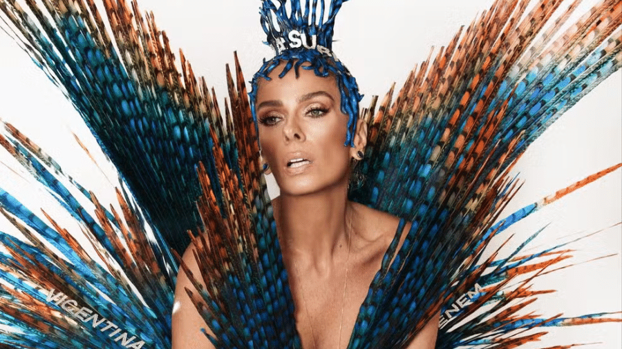 Adriane Galisteu defende lugar no Carnaval e diz que não admite críticas ao seu samba Adriane Galisteu defende lugar no Carnaval e diz que não admite críticas ao seu samba