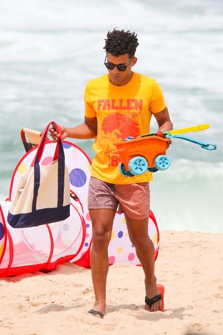 Sardinha (Lucas Leto) estará nas cenas finais de Afonso e Solange em 'Vale Tudo'