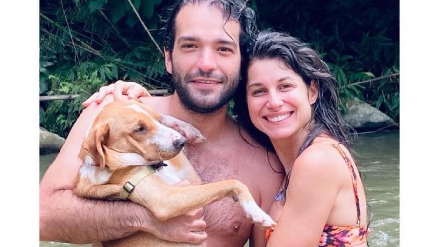 Humberto Carrão compartilhou foto com Chandelly e o cachorro do casal, Matita - Reprodução/ Instagram @humbertocarrao