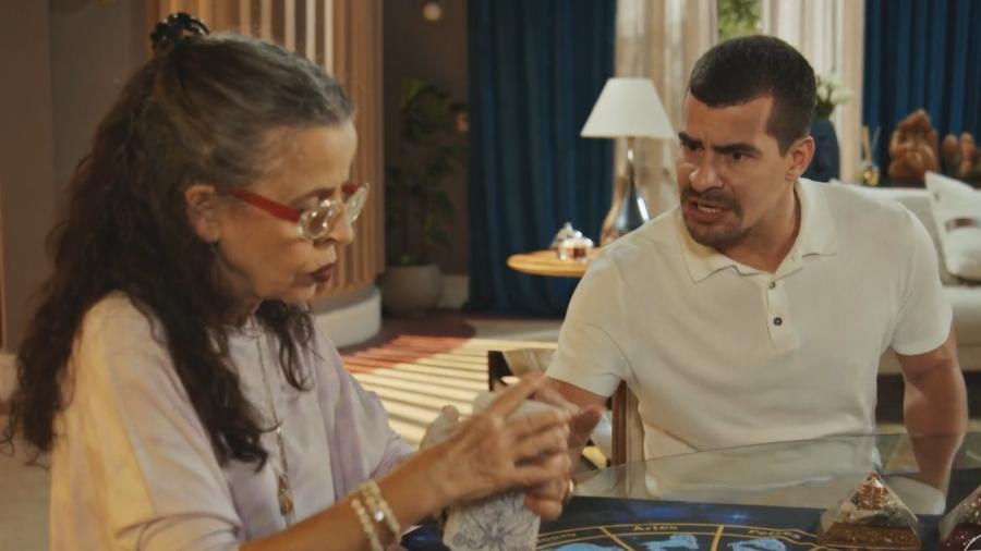 Marieta (Cristina Pereira) e Júpiter (Thiago Martins) em 'Família É Tudo'