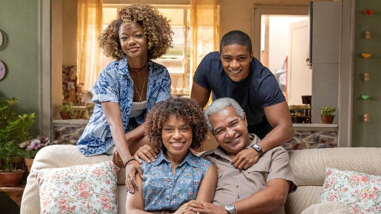Dara (Cecilia Chancez), Marlon (Humberto Morais), Jussara (Vilma Melo) e Luisão (Adélio Lima) em 'Dona de Mim' Dara (Cecilia Chancez), Marlon (Humberto Morais), Jussara (Vilma Melo) e Luisão (Adélio Lima) em 'Dona de Mim'