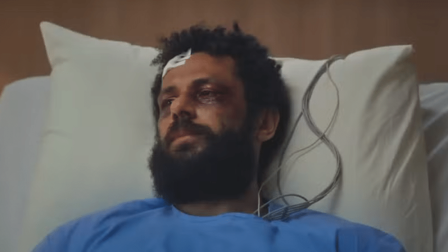 Ramiro (Amaury Lorenzo) no hospital em 'Terra e Paixão'