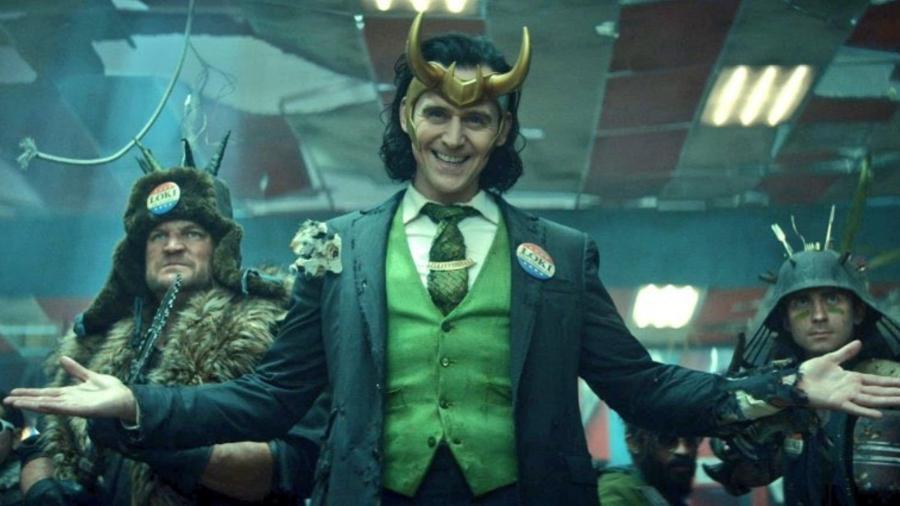 Tom Hiddleston é Loki na série da Disney + que leva o nome do vilão - Reprodução/ Disney +