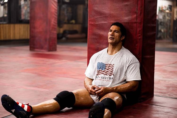 The Rock vive Mark Kerr em 'Coração de Lutador'