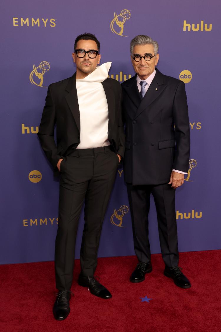 Filho e pai, os atores Dan Levy e Eugene Levy são os apresentadores do Emmy 2024