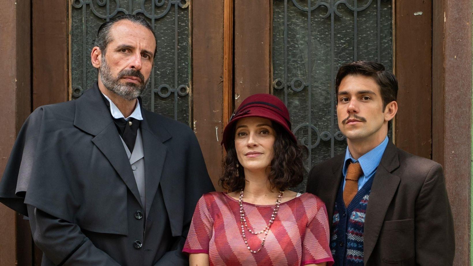 Fortunato (César Ferrario), Maria Helena (Quitéria Kelly) e Manoel (Daniel Rangel) em A Nobreza do Amor - undefined