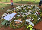 Túmulo de Marília Mendonça é coberto de flores e homenagens - Lucas Pasin