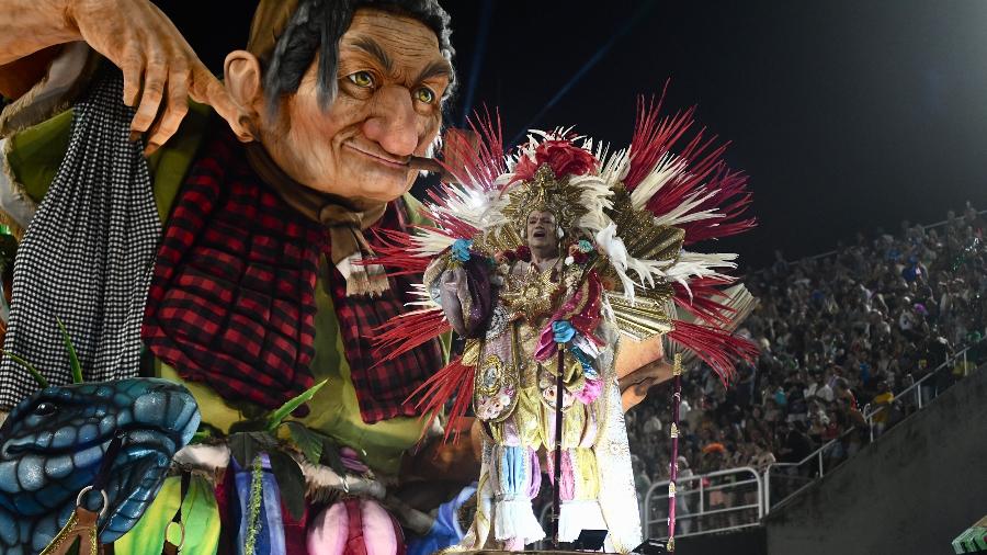 Desfile da Porto da Pedra na primeira noite de carnaval no sambódromo da Marquês de Sapucaí