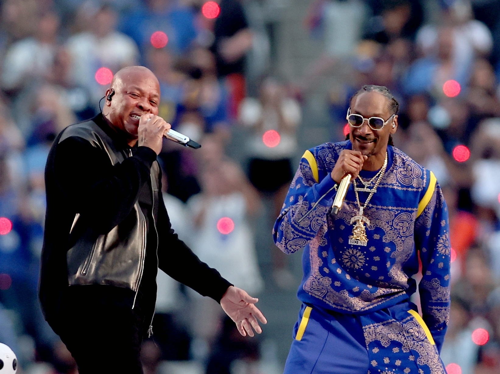 Quem cantou com Snoop Dogg no Super Bowl?