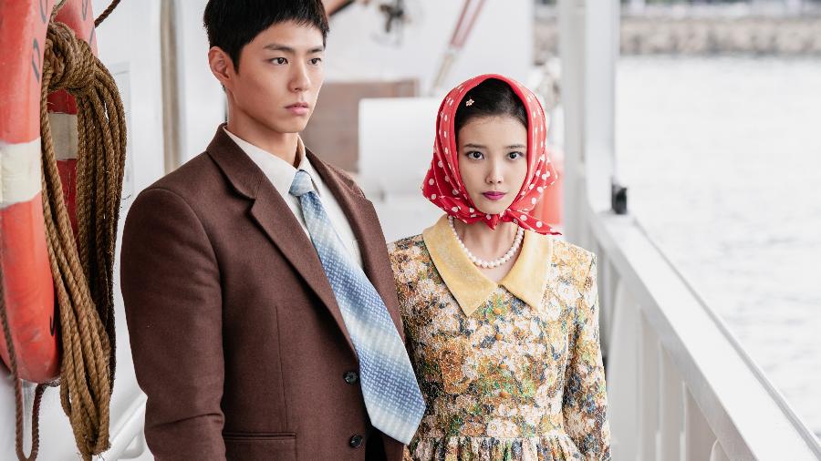 Park Bo-gum e IU como Gwan-sik e Ae-sun em 'Se a Vida Te Der Tangerinas' Park Bo-gum e IU como Gwan-sik e Ae-sun em 'Se a Vida Te Der Tangerinas'