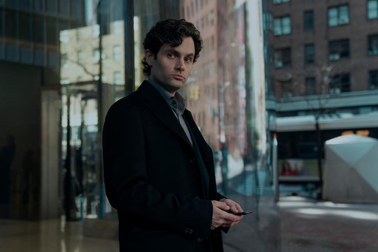 Penn Badgley como Joe Goldberg Penn Badgley como Joe Goldberg
