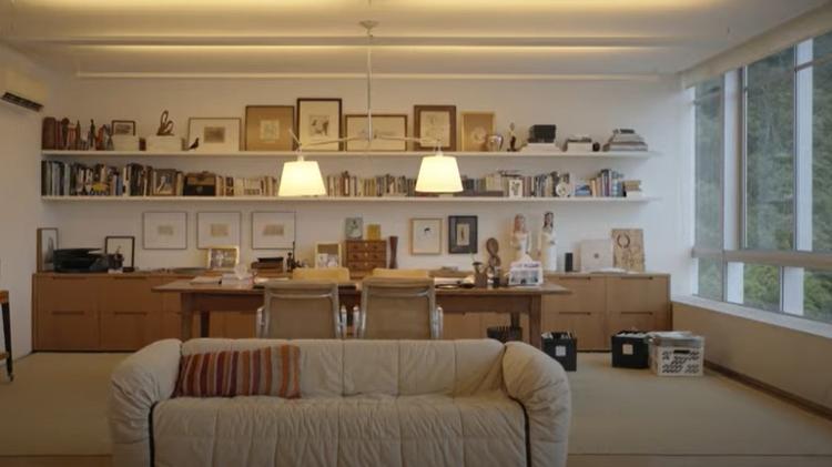 Debora Bloch prova a Odete que tem lastro em apê com vista de cair o queixo