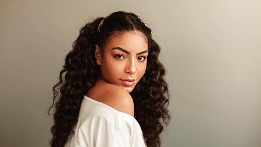 Any Gabrielly empina bumbum, explana corpaço e eleva clima
