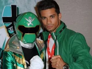 Astro de Power Rangers recebe mandado de prisão após agredir idoso nos EUA