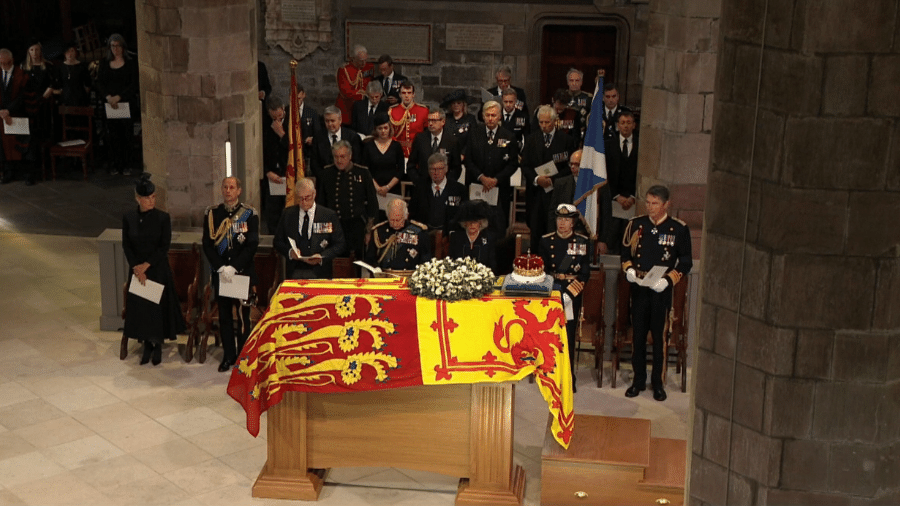 Rainha Elizabeth: família real participa de cerimônia na Catedral de St. Giles - Reprodução/BBC