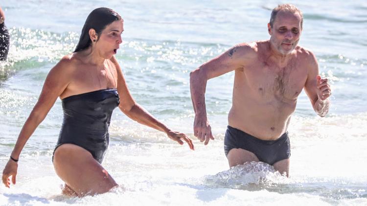 Malu Mader e Tony Bellotto juntos na Praia do Arpoador, no Rio de Janeiro Malu Mader e Tony Bellotto juntos na Praia do Arpoador, no Rio de Janeiro